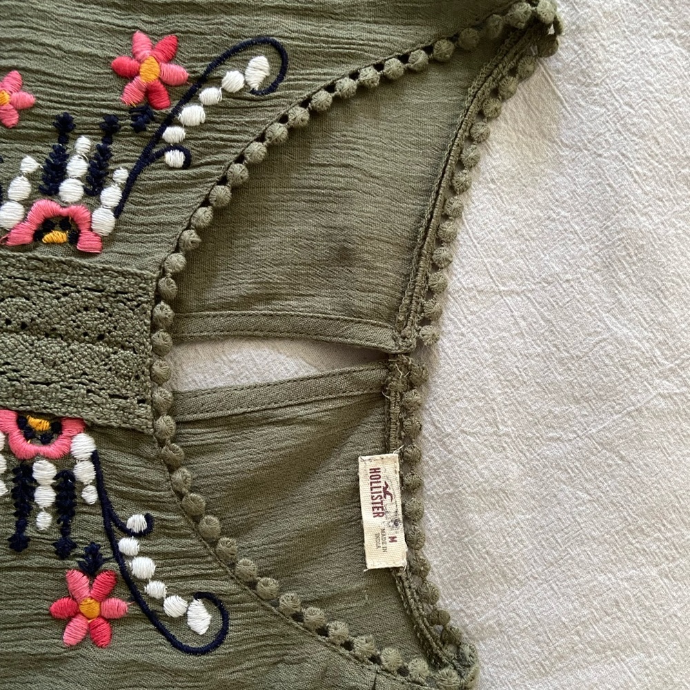 Women’s Hollister Top - Picture 3 of 3